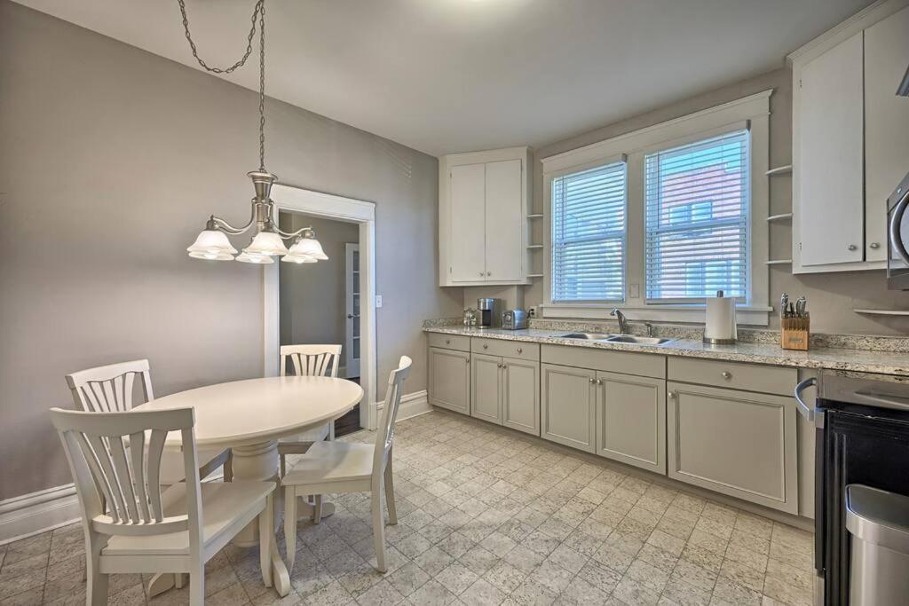 Suites On Seneca - Lovely 2 Bed 1 Bath Apartment Harrisburg Buitenkant foto